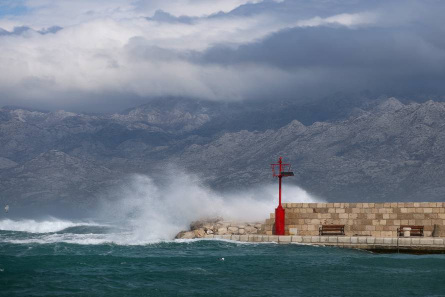 Ražanac: Jaka bura u Velebitskom kanalu