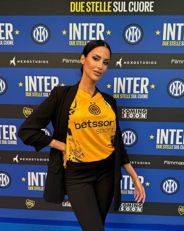 FOTO Modrićev suigrač ljubi 10 godina stariju bujnu voditeljicu