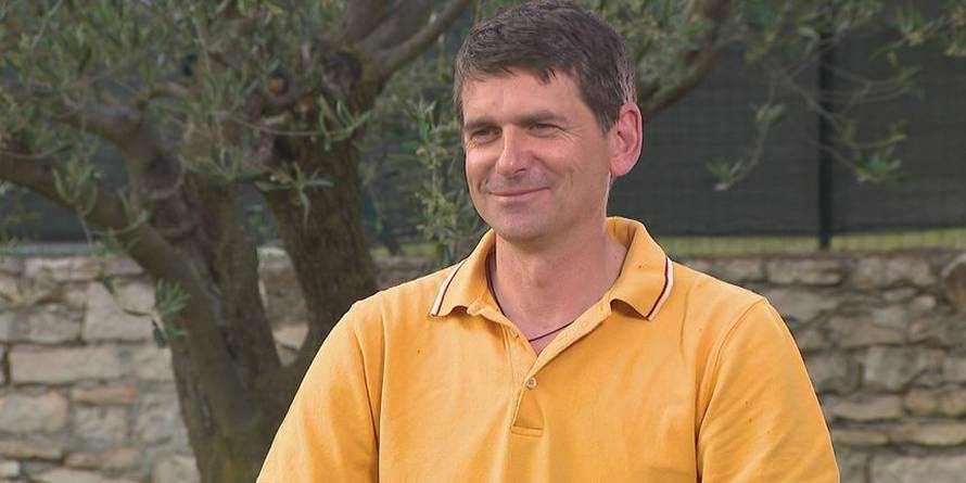 Pao prvi 'seks na selu'? Jovan i Paulina izgubili se kod bazena