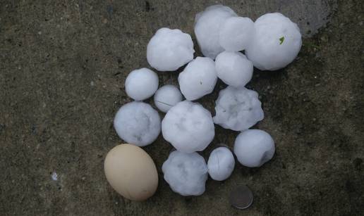 M. Sredi&scaron;&cacute;e: Led veli&ccaron;ine jaja lomio je crijepove na ku&cacute;ama