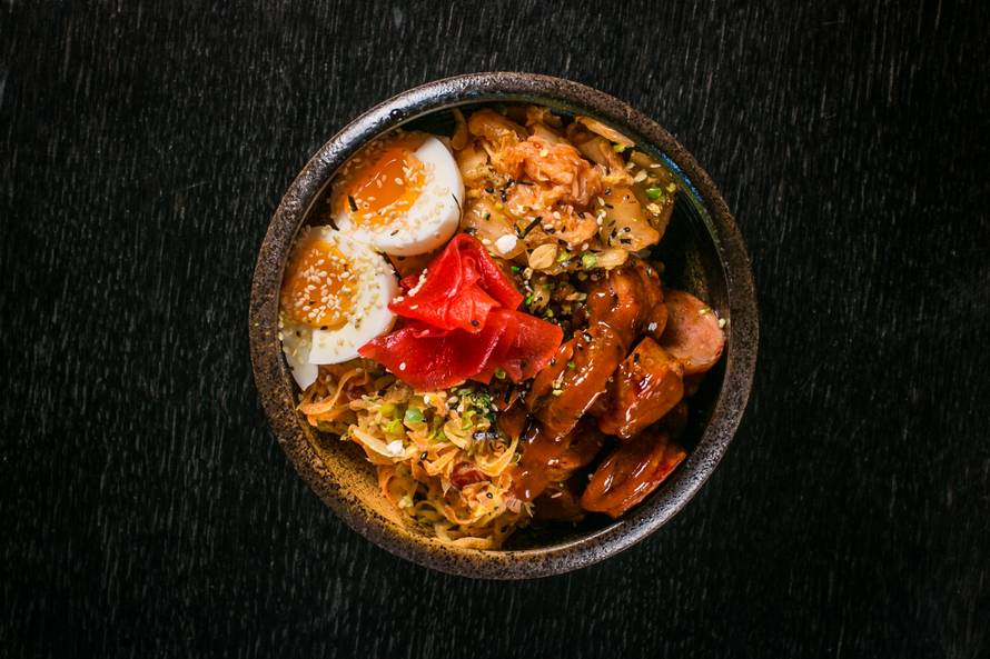 Buncek, ajngemahtec, crni hot dog: Omastite brk na Adventu!