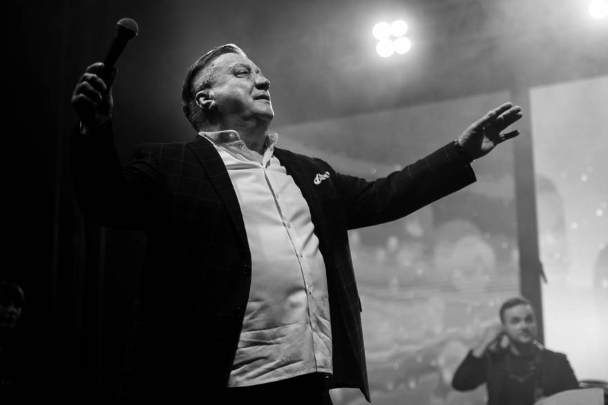 Preminuo je Halid Bešlić