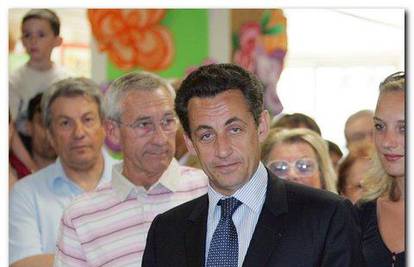 Sarkozyju dali pokvaren avion da putuje u Afriku