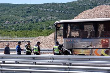 Sudar dva autobusa na A1 u blizini izlaza Vu&ccaron;evica u smjeru Zagreba