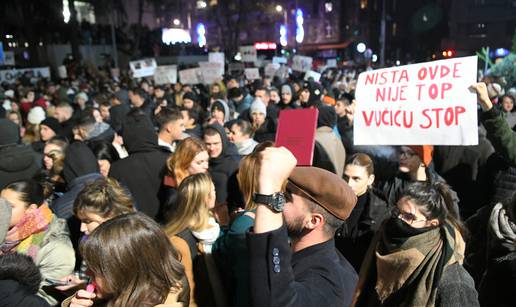 FOTO Dramatične scene u Srbiji: Studenti prosvjedovali ispred zgrade RTS-a. 'Vučiću, stop!'