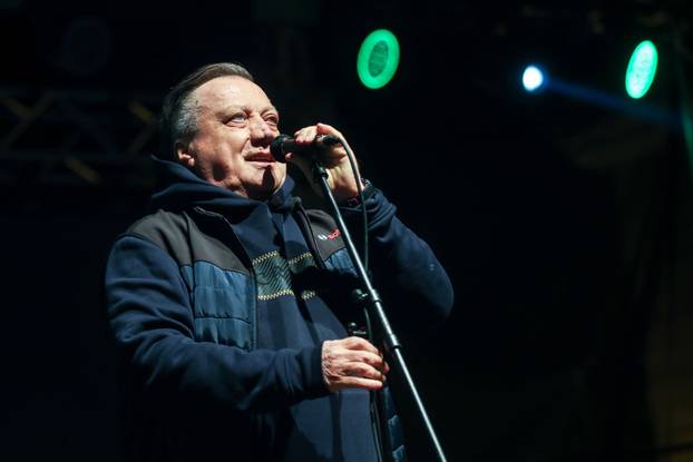 Halid Bešlić nastupa na otvorenju 199. Samoborskog fašnika