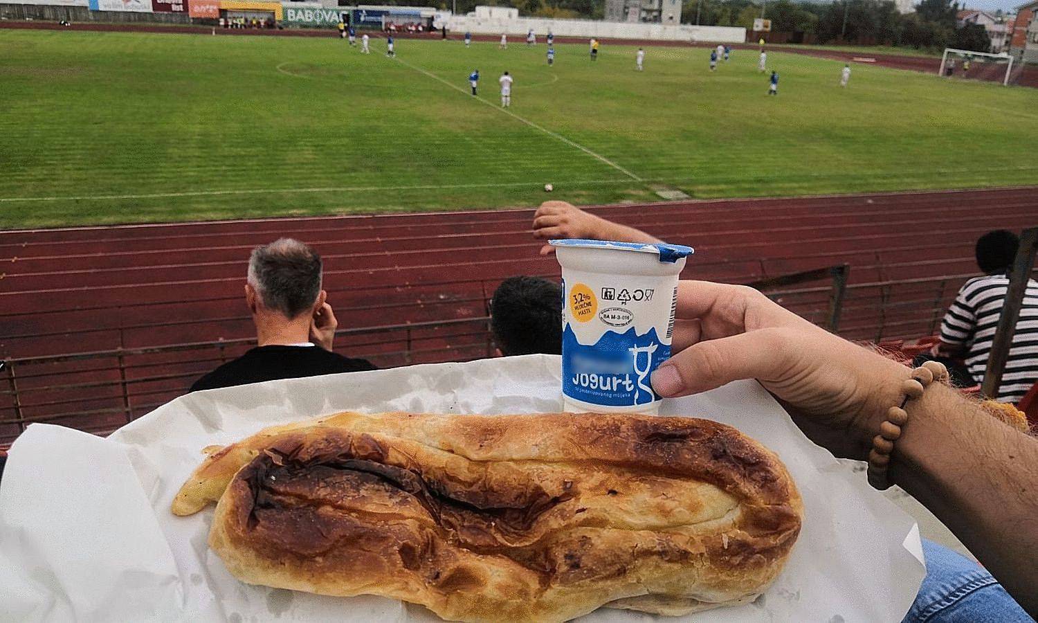 A što će ti više? Burek, jogurt i radost nogometa u Hercegovini