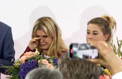 Schumacherova žena prvi put u javnosti nakon ružnih optužbi: Nije mogla zadržati suze...