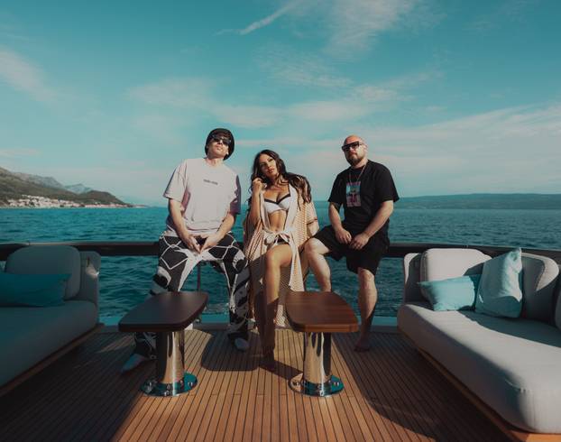 FOTO Isklesana figura u badiću i vrućim outfitima: Žanamari ima novi spot, evo kako izgleda...