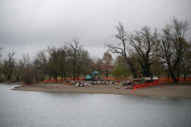 Zagreb: Uklanjanje Londoner Puba na jarunskom Otoku Veslača