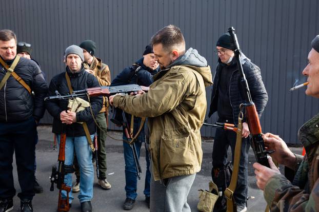 Members of the Territorial Defence Forces of Ukraine receive weapons in Kyiv