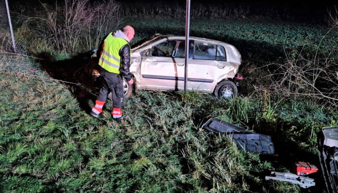 Pijan skrivio nesreću, škarama rezali automobil da ih izvuku