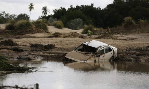 Poplave u Meksiku ubile su 80 ljudi, na ulice izašli krokodili