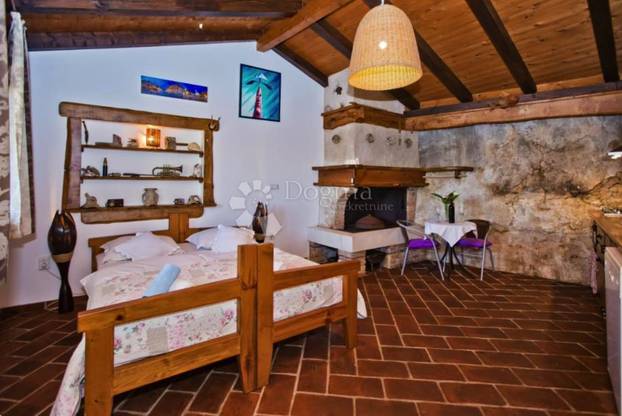 Idila na Hvaru: Kamena kuća sa 'svojom' plažom i privatnim vezom za 3,5 milijuna eura