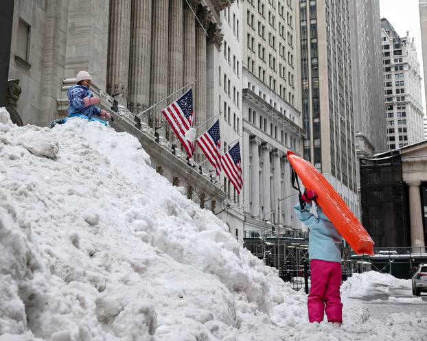 Major winter storm spreads across a large swath of the United States
