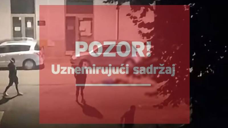 UZNEMIRUJUĆA SNIMKA U Sl. Brodu maloljetnika brutalno tukli dok je ležao na podu!