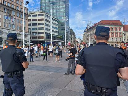 FOTO/VIDEO Klečavci molili na jednoj strani Trga bana Jelačića, na drugoj prosvjednici bubnjali