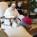 Papa se sastao s kubanskim predsjednikom, zabranjen prosvjed pred Vatikanom