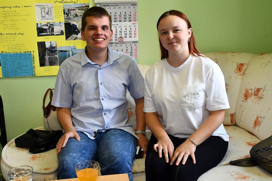 Lovro je slijep i preko ljeta sam u ku&cacute;i: 'Tra&zcaron;io sam da se netko do&dstrok;e dru&zcaron;iti. Do&scaron;la mi je Lucija'