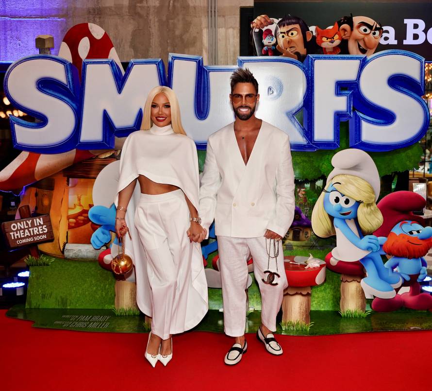 Maja šuput u zagrljaju svojih najmlađih fanova na premijeri