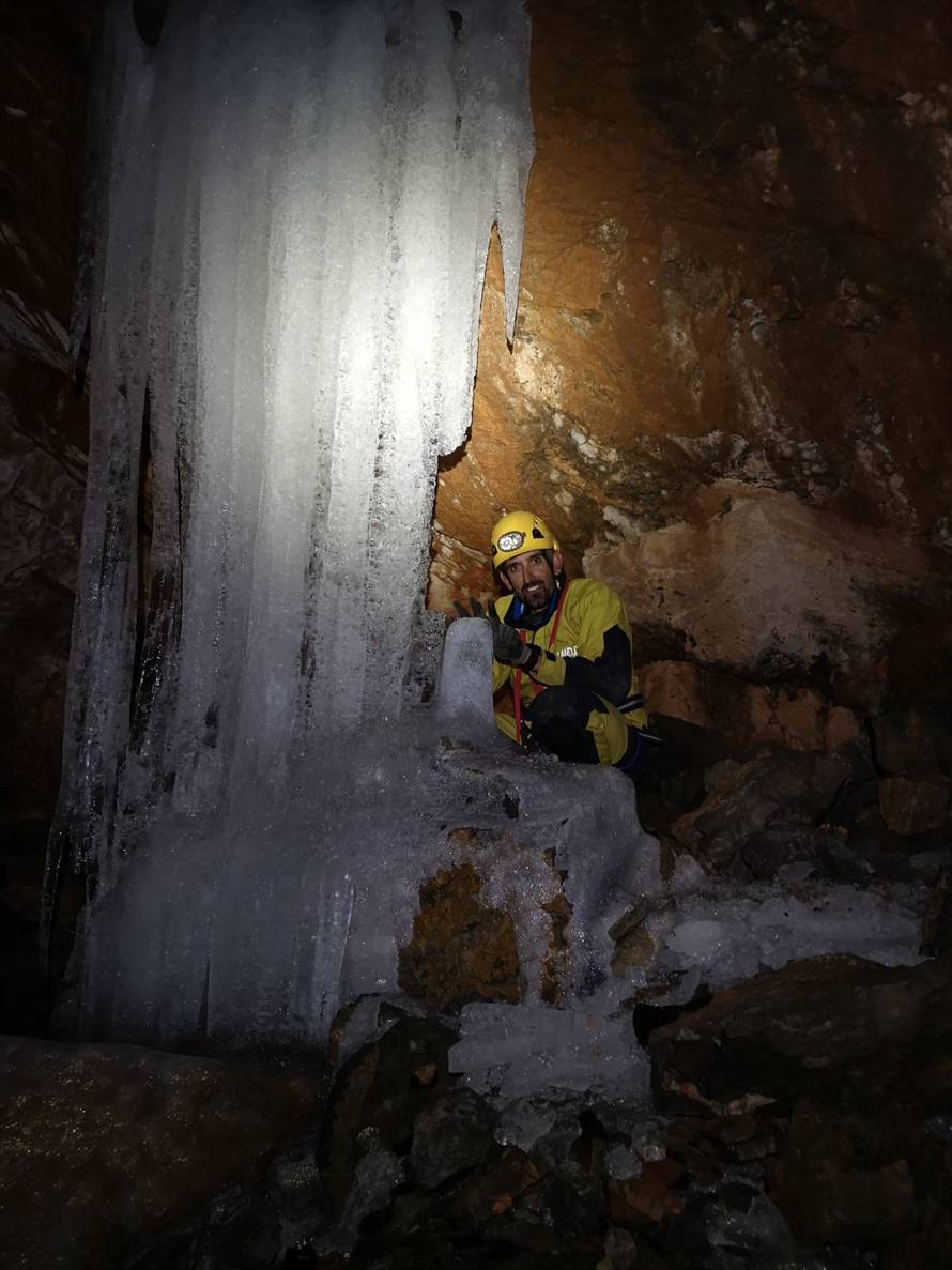 Policajci speleolozi: U 50 jama smo našli bombe, mine i zolje