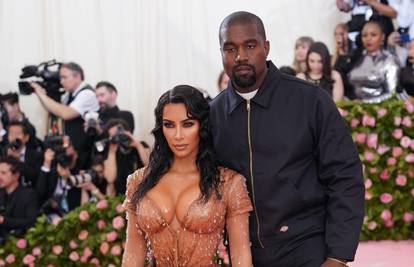 Kanye dovršava studijski album posvećen razvodu, Kim ga moli da poštuje obitelj u pjesmama