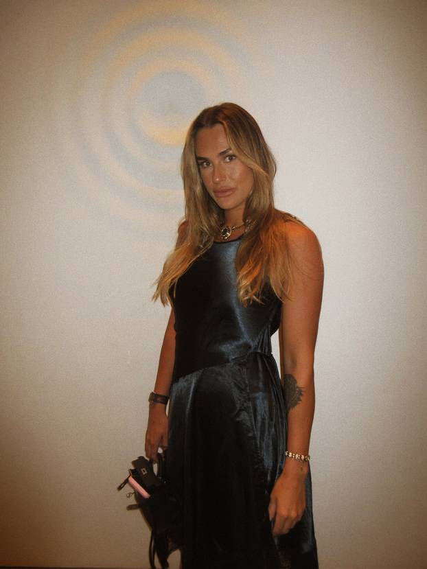 FOTO Gem, set, meč i - tangice! Najbolja tenisačica svijeta mami poglede u oskudnim izdanjima