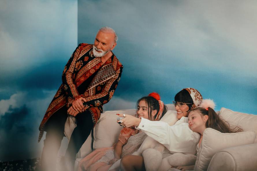 Neobični duet Dine Merlina i Senidah zaintrigirao publiku