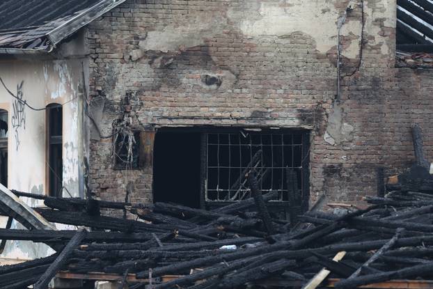 Osijek: Očevid jučerašnjeg požara na barakama uz prugu