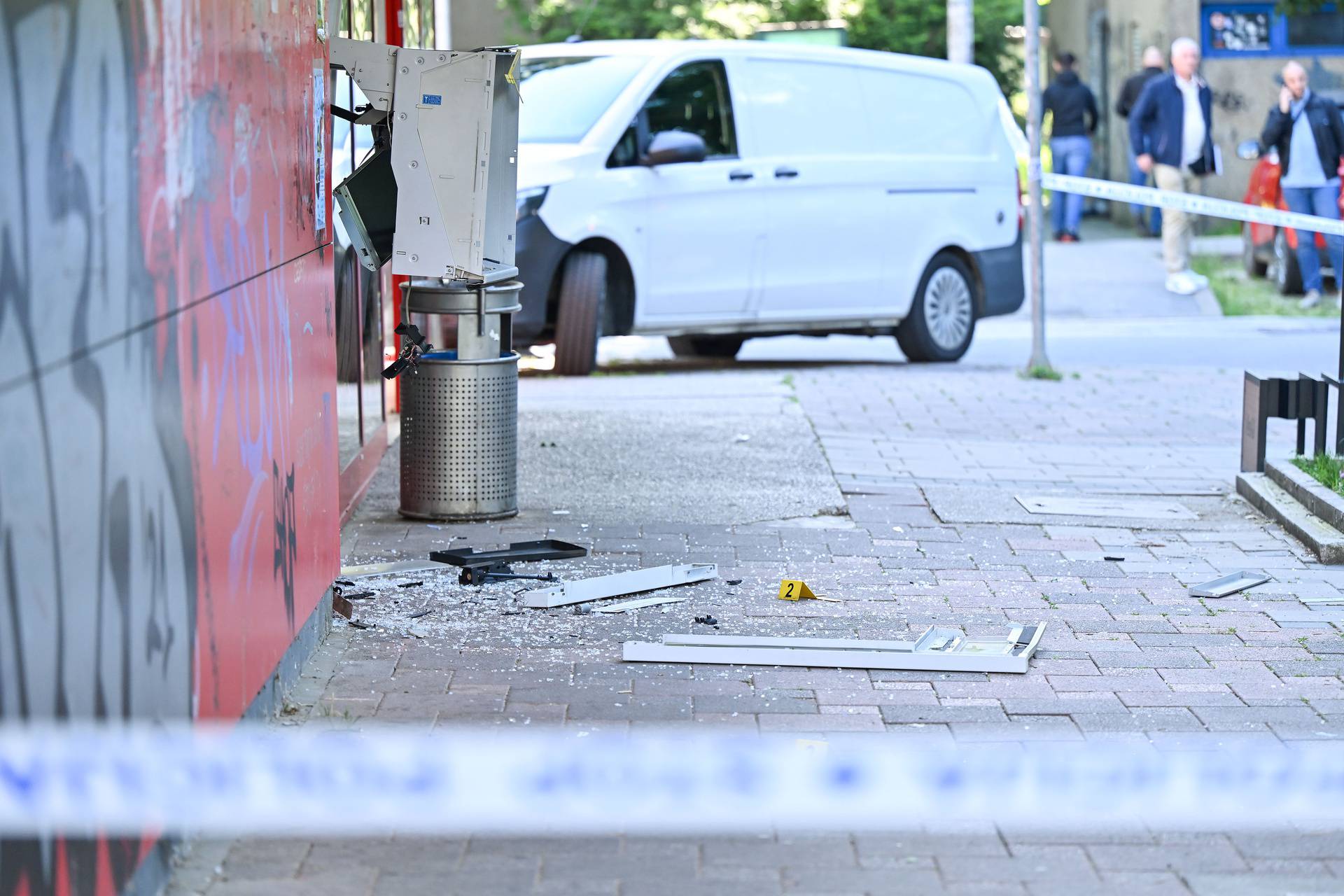 Zagreb: Eksplozivom raznesen automat u Ulici Milke Trnine