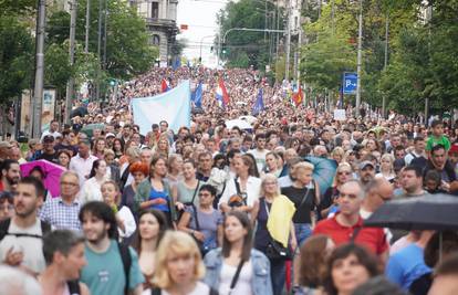 Prosvjed 'Srbija protiv nasilja' se iz Beograda proširio na još desetak gradova diljem zemlje
