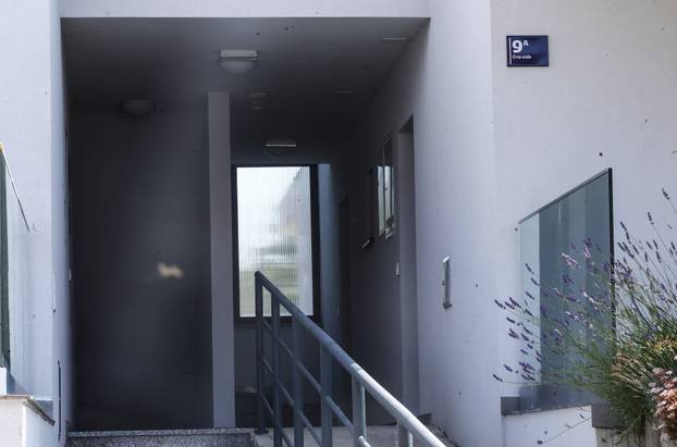 Zagreb: Policijski očevid još uvijek traje gdje su sinoć u ulici Črna voda ubijeni muškarac i žena