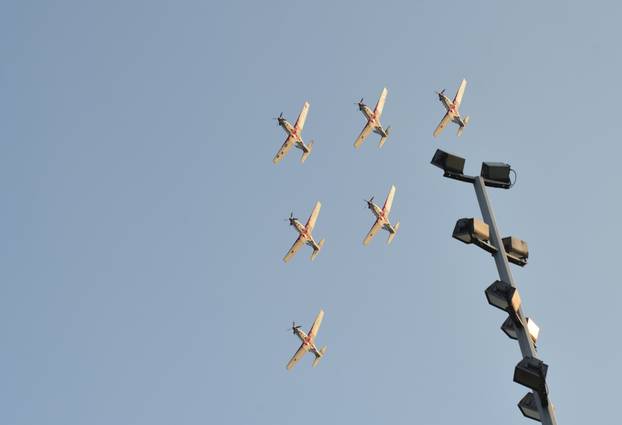 ARHIVA - Na današnji dan 2015. u Zagrebu održan veliki vojni mimohod