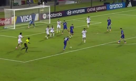 VIDEO Mladi 'vatreni' tri puta matirali UAE, Budimir spašavao mahanjem kartona. Pogledajte