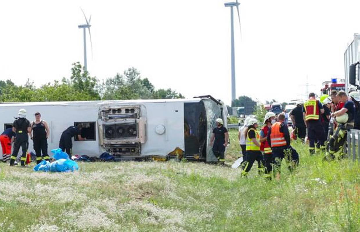 Tragedija u Njemačkoj: Na autocesti se prevrnuo autobus iz Srbije, najmanje 19 ozlijeđenih