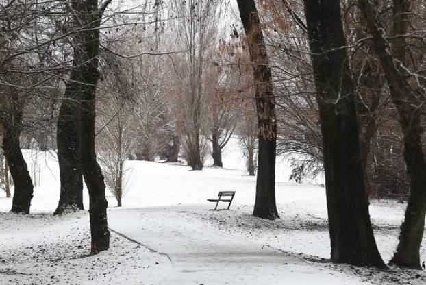 Snježni pokrivač je zabijelio je Osijek