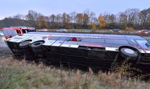 Školski bus udario u kamion: Najmanje šestero poginulih