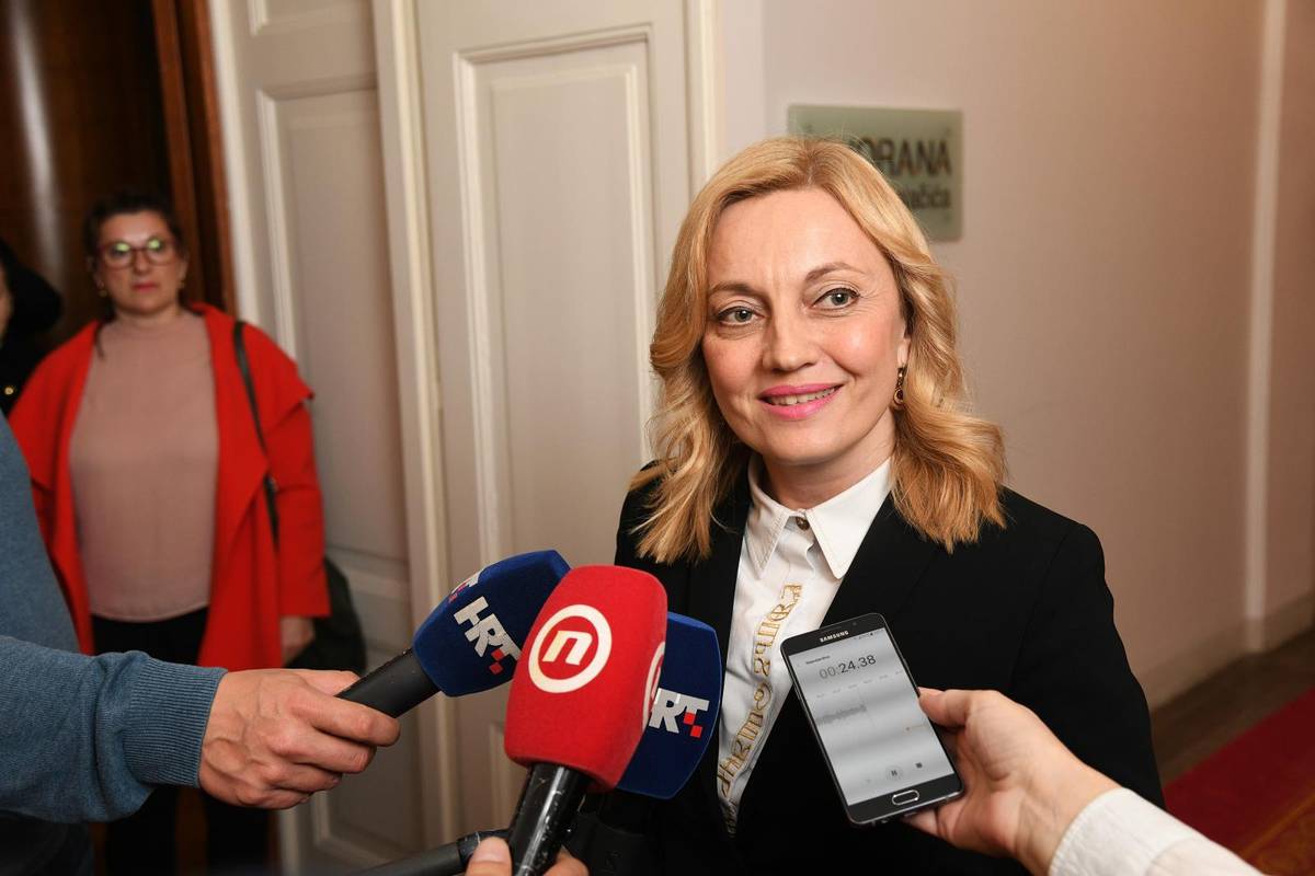 HSS: Marijana Petir obmanjuje javnost, laže i nanosi nam štetu
