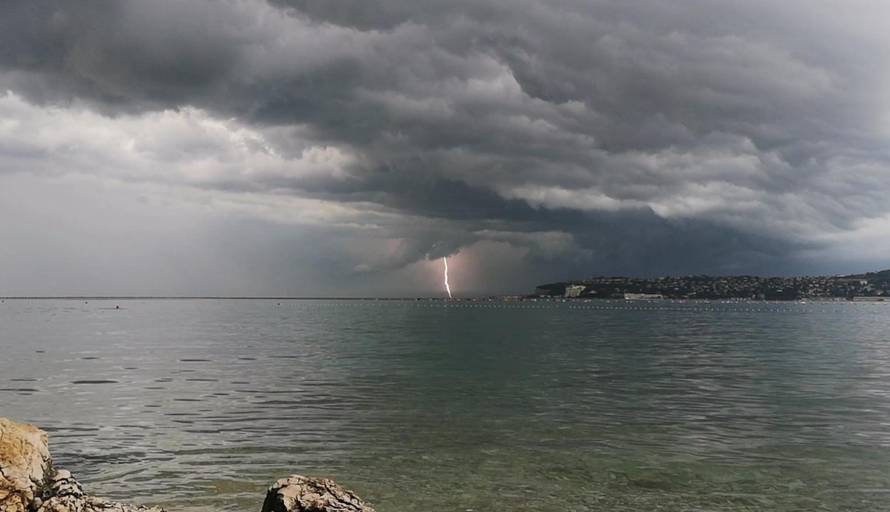 Tuča u Međimurju, pljusak i jak vjetar u Zagrebu: 'Promjena vremena bit će brza i žestoka'