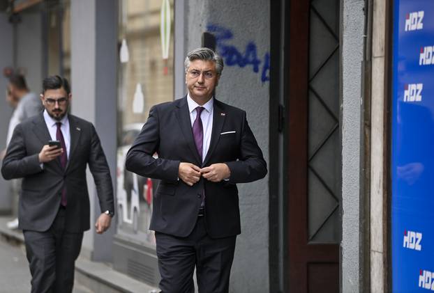 Zagreb: Dolazak članova HDZ-a na zajedničku sjednicu Predsjedništva i Nacionalnog odbora