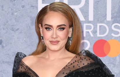 Adele ispunila želju fanovima pa zajecala: 'Nadam se da ćete vi meni jednom učiniti uslugu'