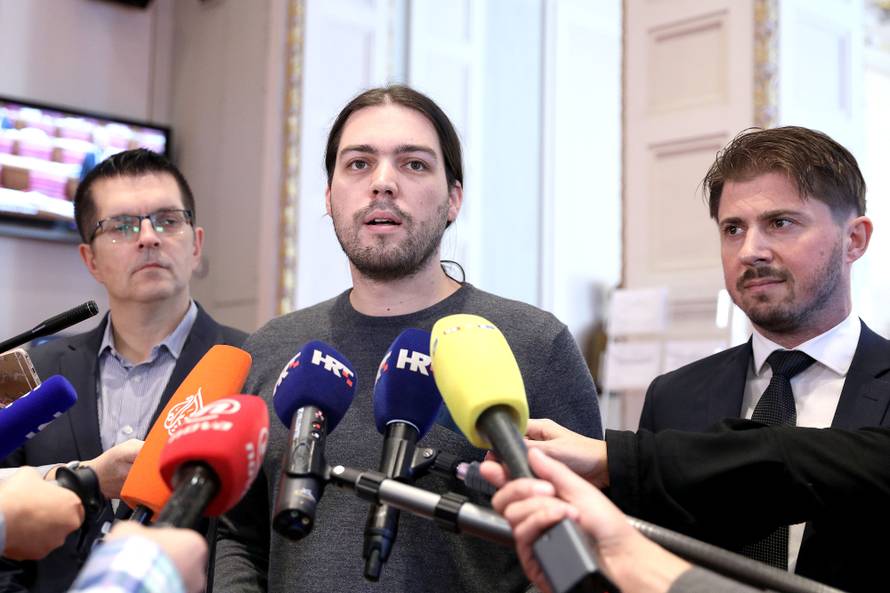 Zagreb: Å½ivi zid podnosi kaznenu prijavu protiv premijera PlenkoviÄa