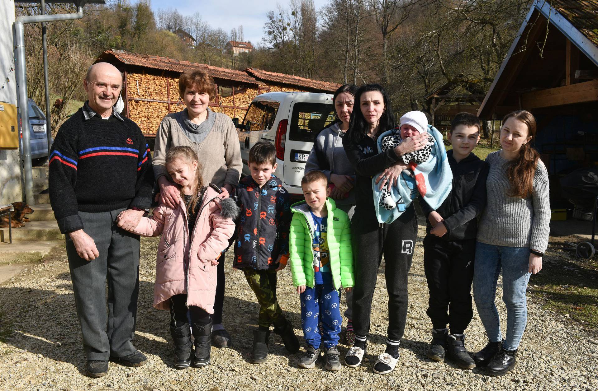 Osmero izbjeglica našlo utočište u Humu na Sutli: 'Samo da se vratimo kući. Ovo je prebolno'