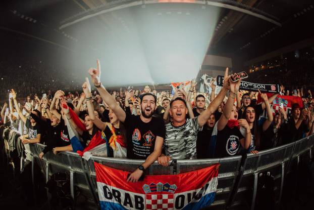 FOTO Pogledajte atmosferu s prvog koncerta Thompsona na prepunim splitskim Gripama