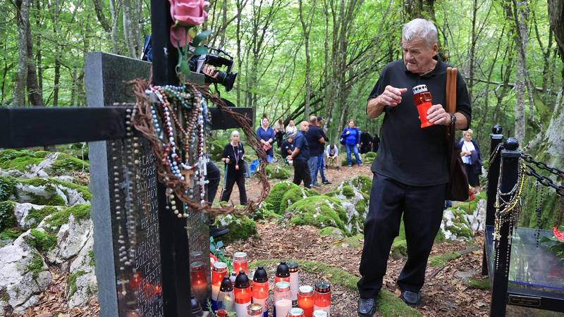 GALERIJA Posljednji ispraćaj žrtava iz jame Jazovka