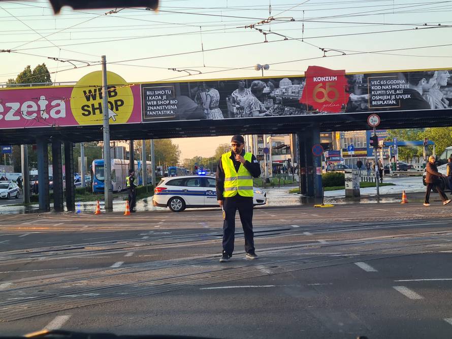 FOTO Poplava usred Zagreba, kaos na jednom od najvećih križanja, policija blokira promet