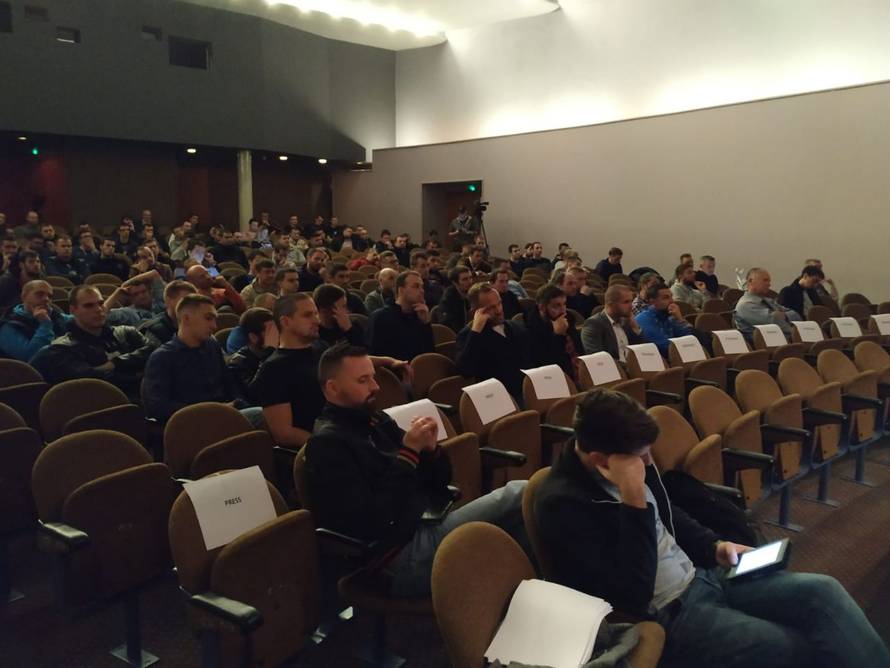 Dresovi i igrači? Ne! Birajmo ljude, ove nitko ne bi ostavio