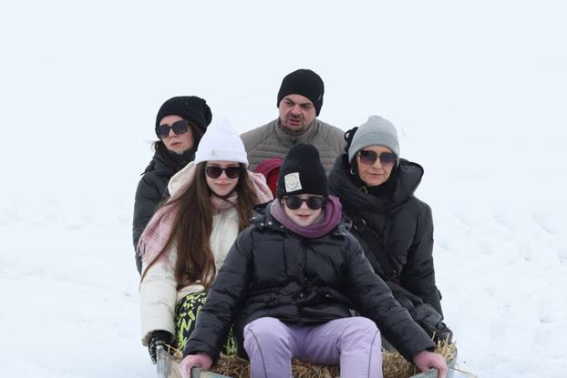 Karadžićevo: Vožnja čamcem po snježnim poljima