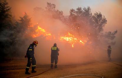 Požari kod Atene se ne smiruju: Vlasti evakuirale dječju bolnicu