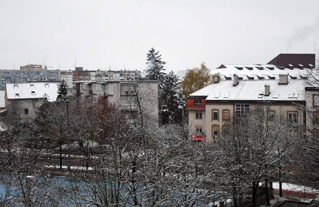 Sisak se probudio prekriven snijegom